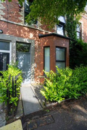 The Botanic Way - City Centre Duplex with Free Parking and City Views